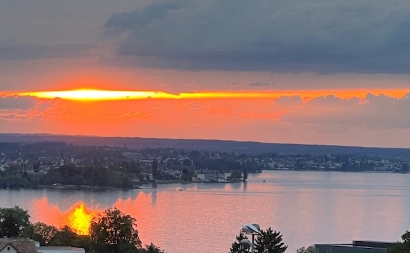 Bodensee. Roter Sonnenuntergang.